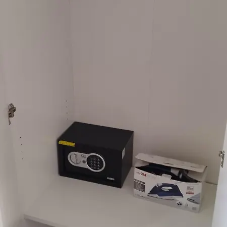 Studette A Cote De La Et La Promenade Nice