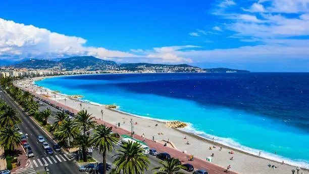 Studette A Cote De La Et La Promenade Ницца