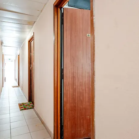 Studette A Cote De La Et La Promenade Nice