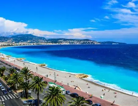 Studette A Cote De La Et La Promenade Nice